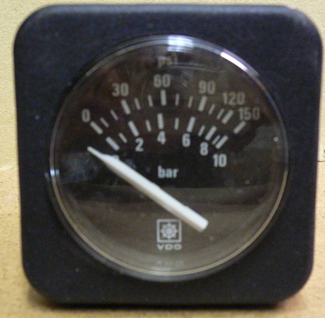 VDO_water_pressure1.jpg (38544 bytes)